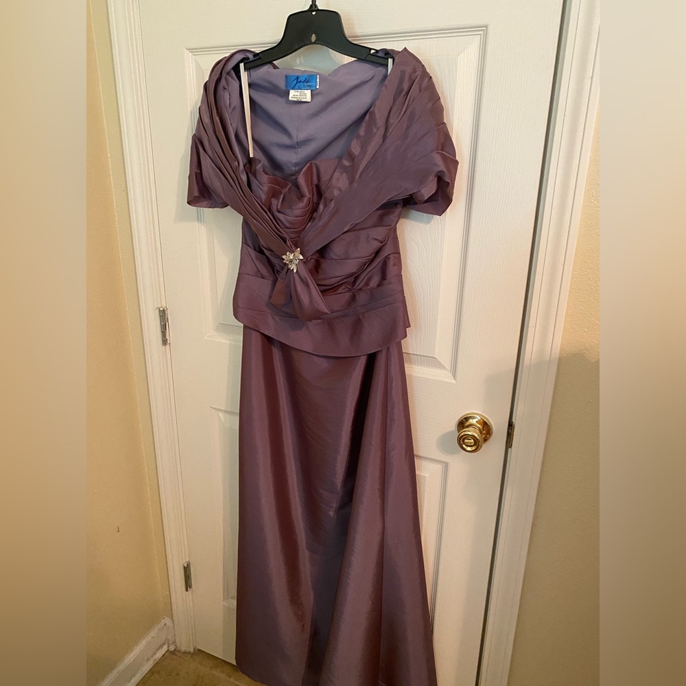 Jade by Jasmine Lavender Floor Length Formal Gown Gently used